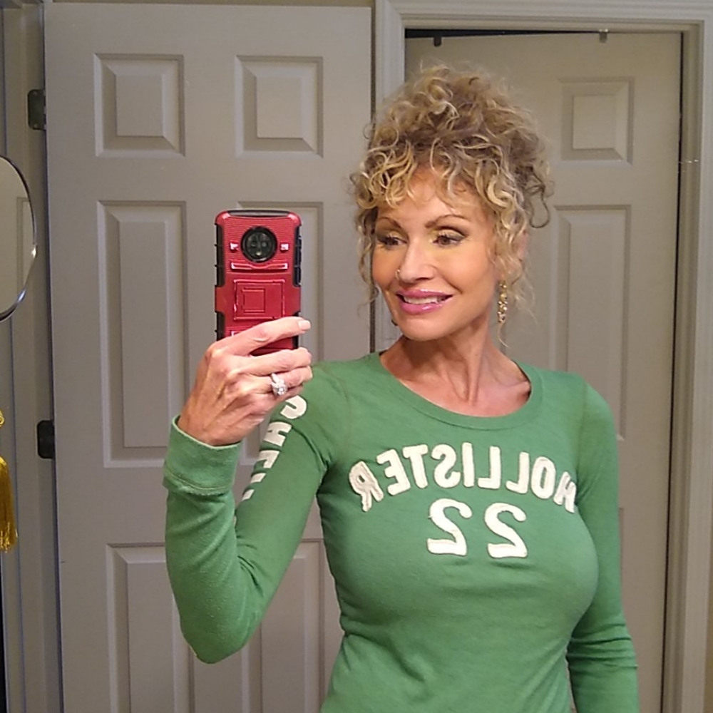Hollister green and white size small long sleeve t - Picture 3 of 5